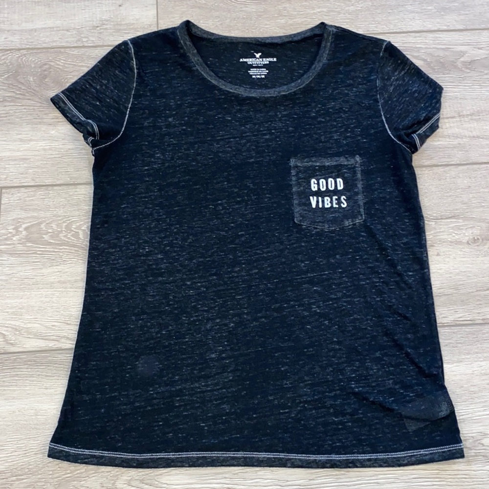 AMERICAN EAGLE AEO “GOOD VIBES” SHEER POCKET TEE SIZE MEDIUM